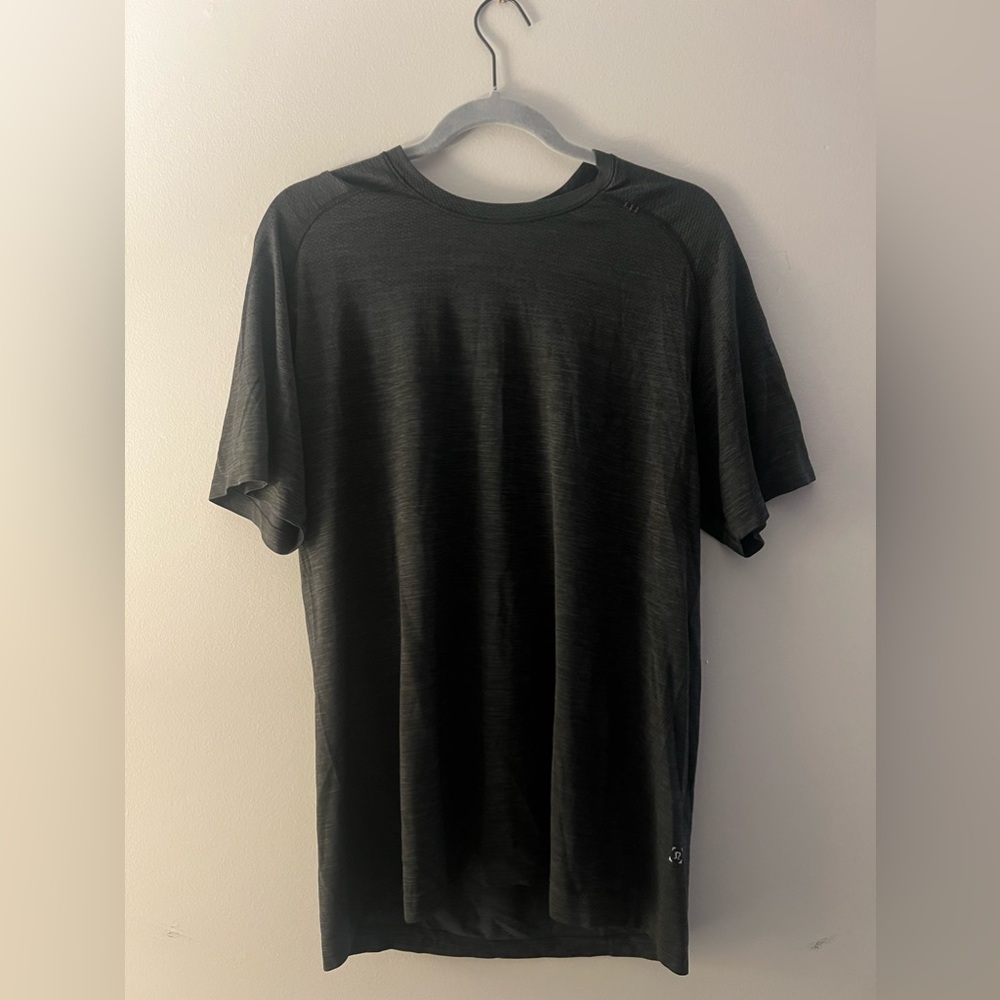 Lululemon men’s shirt